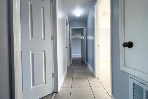 House in Orlando, Florida 4 bedrooms, 116.31 sq.m. № 2196196 - photo 22