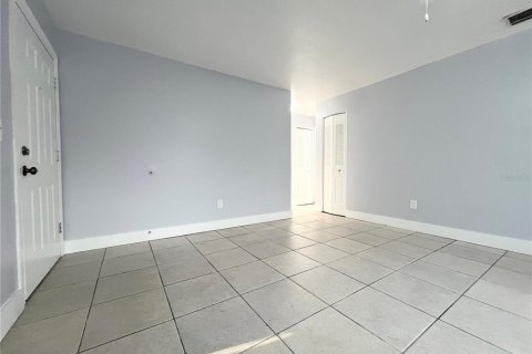 House in Orlando, Florida 4 bedrooms, 116.31 sq.m. № 2196196 - photo 13