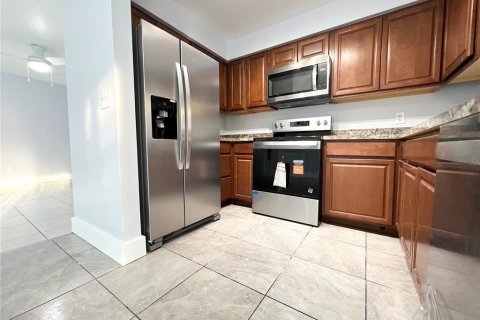 House in Orlando, Florida 4 bedrooms, 116.31 sq.m. № 2196196 - photo 6