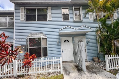 Townhouse in Fort Lauderdale, Florida 2 bedrooms № 1967846 - photo 2