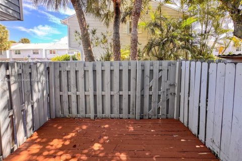 Townhouse in Fort Lauderdale, Florida 2 bedrooms № 1967846 - photo 11