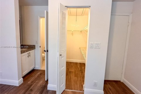 Townhouse in Fort Lauderdale, Florida 2 bedrooms № 1967846 - photo 15