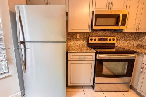 Townhouse in Fort Lauderdale, Florida 2 bedrooms № 1967846 - photo 8