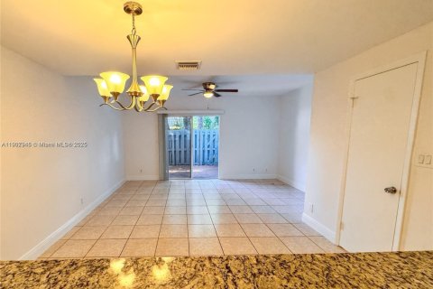 Townhouse in Fort Lauderdale, Florida 2 bedrooms № 1967846 - photo 10