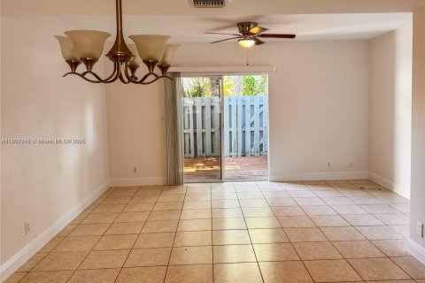 Townhouse in Fort Lauderdale, Florida 2 bedrooms № 1967846 - photo 9