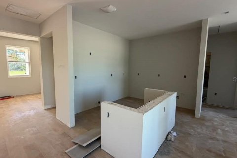 House in Sebring, Florida 4 bedrooms, 168.25 sq.m. № 2394078 - photo 8