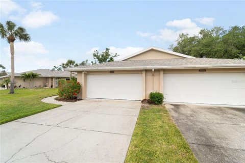 Villa ou maison à vendre à Sarasota, Floride: 2 chambres, 148.74 m2 № 1622454 - photo 2
