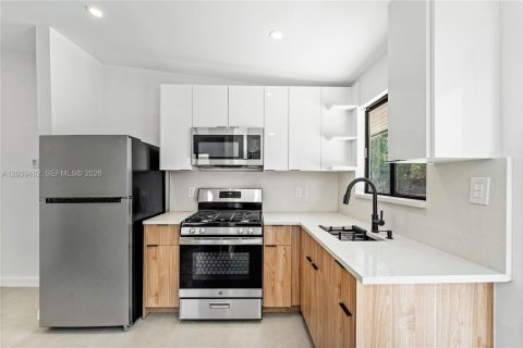 Commercial property in Miami, Florida 403.1 sq.m. № 2089545 - photo 13
