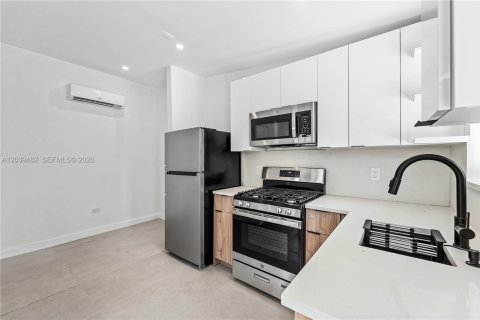 Commercial property in Miami, Florida 403.1 sq.m. № 2089545 - photo 7