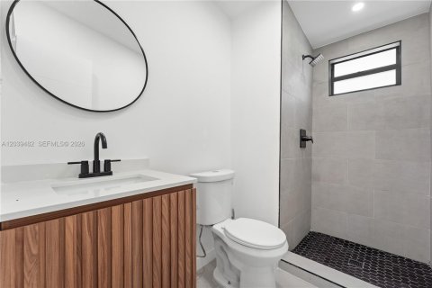 Commercial property in Miami, Florida 403.1 sq.m. № 2089545 - photo 10