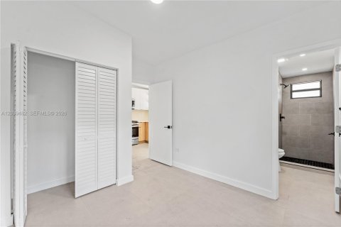 Commercial property in Miami, Florida 403.1 sq.m. № 2089545 - photo 11