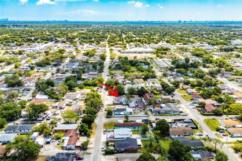 Commercial property in Miami, Florida 403.1 sq.m. № 2089545