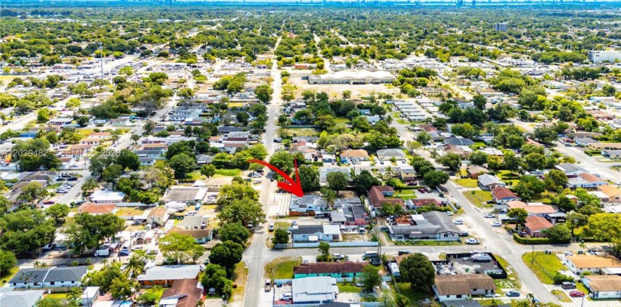 Commercial property in Miami, Florida 403.1 sq.m. № 2089545