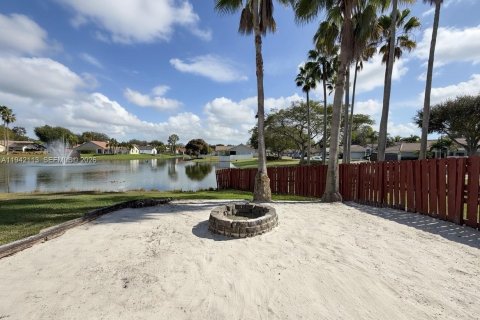 Villa ou maison à Davie, Floride 4 chambres, 200.02 m2 № 1999201