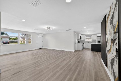 Купить виллу или дом в Нью-Порт-Ричи, Флорида 6 комнат, 149.57м2, № 1910241 - фото 14