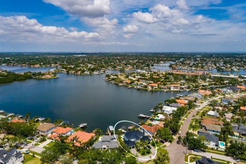 Casa en venta en Saint Petersburg, Florida, 4 dormitorios, 381.92 m2 № 1735196 - foto 6