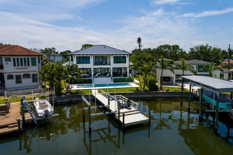 Casa en venta en Saint Petersburg, Florida, 4 dormitorios, 381.92 m2 № 1735196 - foto 10