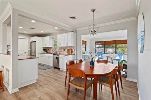Villa ou maison à vendre à Sarasota, Floride: 3 chambres, 126.72 m2 № 2418985 - photo 6