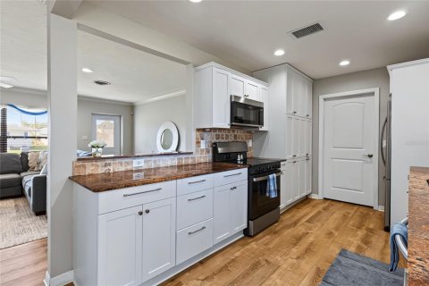 Villa ou maison à vendre à Sarasota, Floride: 3 chambres, 126.72 m2 № 2418985 - photo 11