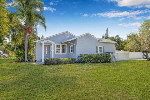 Villa ou maison à vendre à Saint Petersburg, Floride: 3 chambres, 108.14 m2 № 1815778 - photo 1