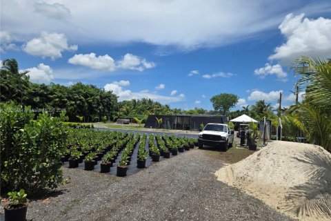 Casa en venta en Homestead, Florida, 5 dormitorios, 261.06 m2 № 1782027 - foto 10