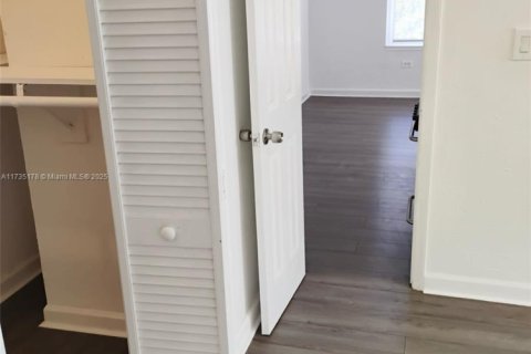 Condominio en venta en Miami Beach, Florida, 1 dormitorio, 39.76 m2 № 1936737 - foto 5