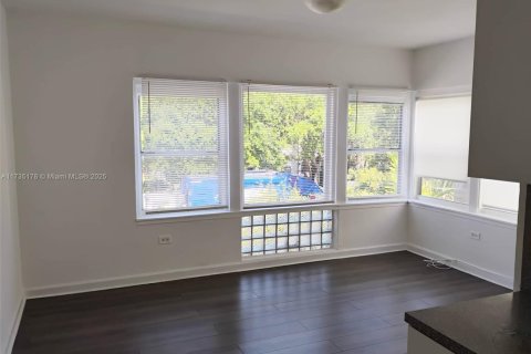 Condominio en Miami Beach, Florida, 1 dormitorio  № 1936737