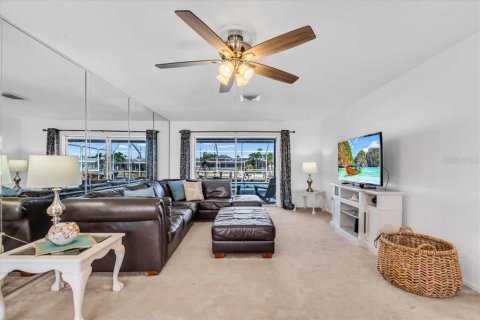 House in Bradenton, Florida 3 bedrooms, 158.03 sq.m. № 1840658 - photo 24