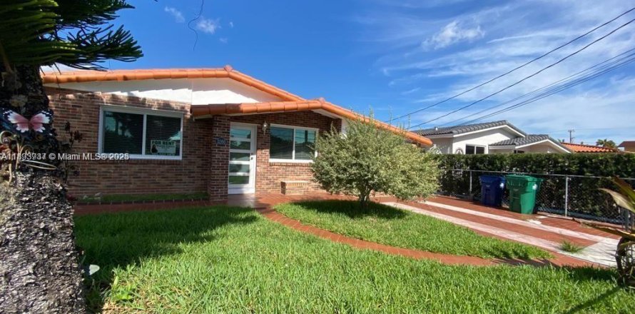 Villa ou maison à Miami, Floride 3 chambres, 141.86 m2 № 1946639