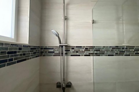 Villa ou maison à louer à Miami, Floride: 3 chambres, 141.86 m2 № 1946639 - photo 12