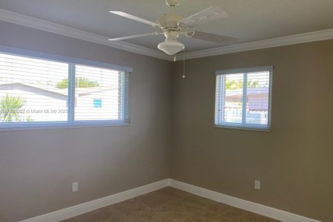 Villa ou maison à louer à Miami, Floride: 3 chambres, 141.86 m2 № 1946639 - photo 5