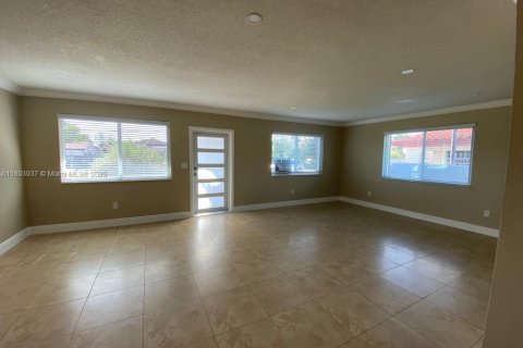 Villa ou maison à louer à Miami, Floride: 3 chambres, 141.86 m2 № 1946639 - photo 3