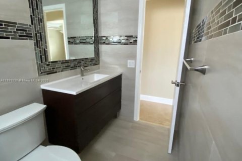 Villa ou maison à louer à Miami, Floride: 3 chambres, 141.86 m2 № 1946639 - photo 11