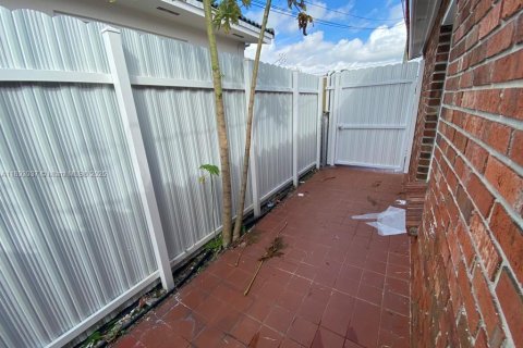 Villa ou maison à louer à Miami, Floride: 3 chambres, 141.86 m2 № 1946639 - photo 18