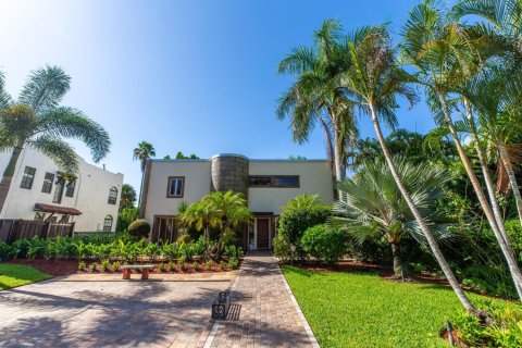 Casa en alquiler en West Palm Beach, Florida, 3 dormitorios, 197.14 m2 № 1174573 - foto 1