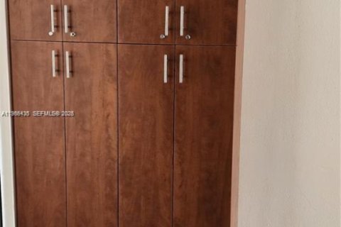 Снять в аренду виллу или дом в Майами, Флорида 3 спальни, 111.67м2, № 2028016 - фото 15