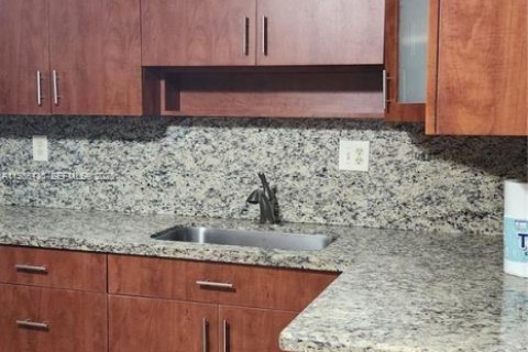 Снять в аренду виллу или дом в Майами, Флорида 3 спальни, 111.67м2, № 2028016 - фото 7