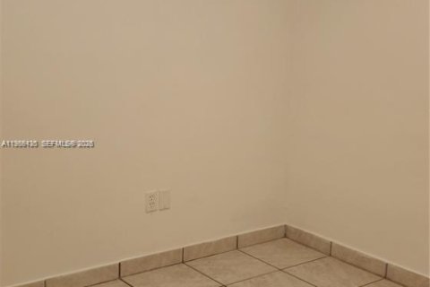 Снять в аренду виллу или дом в Майами, Флорида 3 спальни, 111.67м2, № 2028016 - фото 18