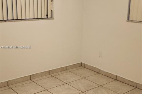 Снять в аренду виллу или дом в Майами, Флорида 3 спальни, 111.67м2, № 2028016 - фото 19