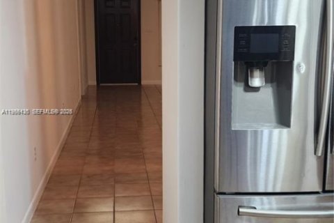 Снять в аренду виллу или дом в Майами, Флорида 3 спальни, 111.67м2, № 2028016 - фото 14