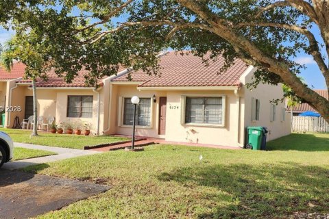 Снять в аренду виллу или дом в Майами, Флорида 3 спальни, 111.67м2, № 2028016 - фото 2