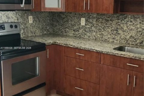 Снять в аренду виллу или дом в Майами, Флорида 3 спальни, 111.67м2, № 2028016 - фото 3