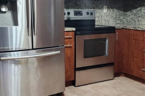 Снять в аренду виллу или дом в Майами, Флорида 3 спальни, 111.67м2, № 2028016 - фото 11