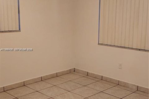 Снять в аренду виллу или дом в Майами, Флорида 3 спальни, 111.67м2, № 2028016 - фото 26