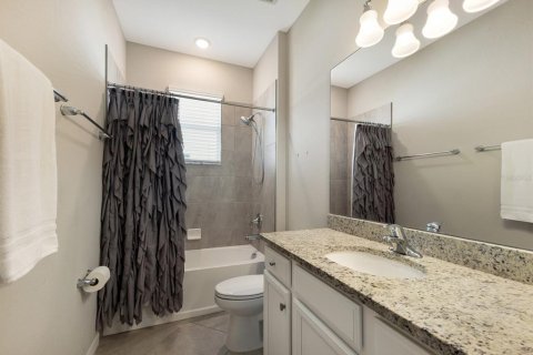 House in Lakewood Ranch, Florida 2 bedrooms, 182.55 sq.m. № 1770022 - photo 2