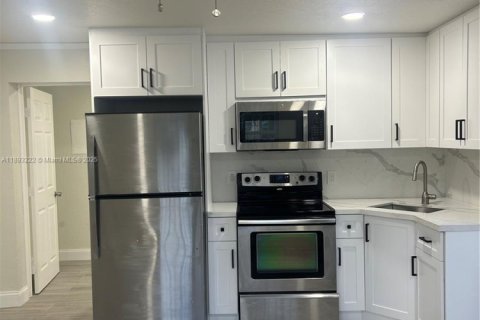 Appartement à louer à Miami, Floride: 1 chambre, 59.46 m2 № 1945099 - photo 1