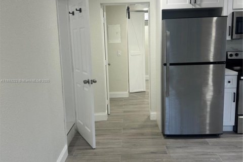 Appartement à louer à Miami, Floride: 1 chambre, 59.46 m2 № 1945099 - photo 2
