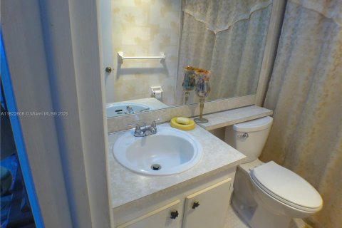 Купить кондоминиум в Тамарак, Флорида 2 спальни, 85.47м2, № 1786965 - фото 19