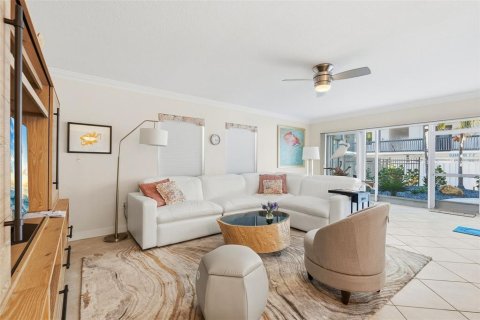 Condo in Sarasota, Florida, 2 bedrooms  № 2213931 - photo 12