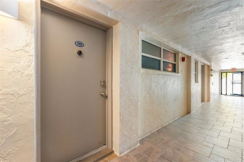 Condo in Sarasota, Florida, 2 bedrooms  № 2213931 - photo 25